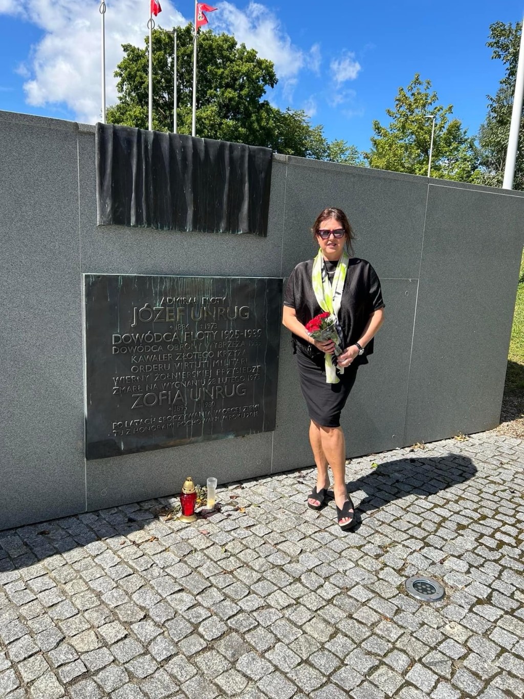 Polish Sue złożyła kwiaty na Cmentarzu Marynarki Wojennej na OKSYWIU.&nbsp;Pamiętamy.