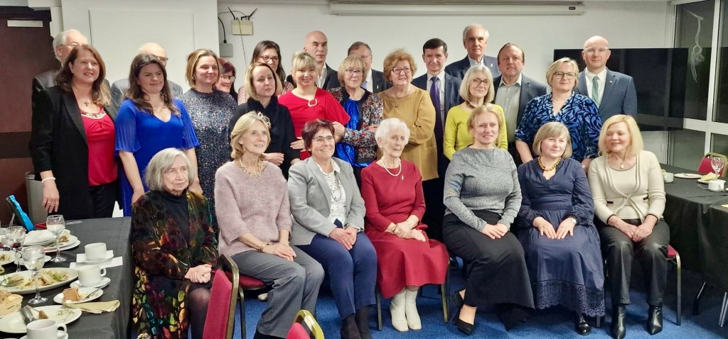 Odbyło się spotkanie opłatkowe Polskiej Macierzy Szkolnej – organizacji zasłużonej w szerzeniu polskiej nauki, kultury i oświaty oraz wychowaniu pokoleń Polaków na emigracji w Wielkiej Brytani.&nbsp;&nbsp;