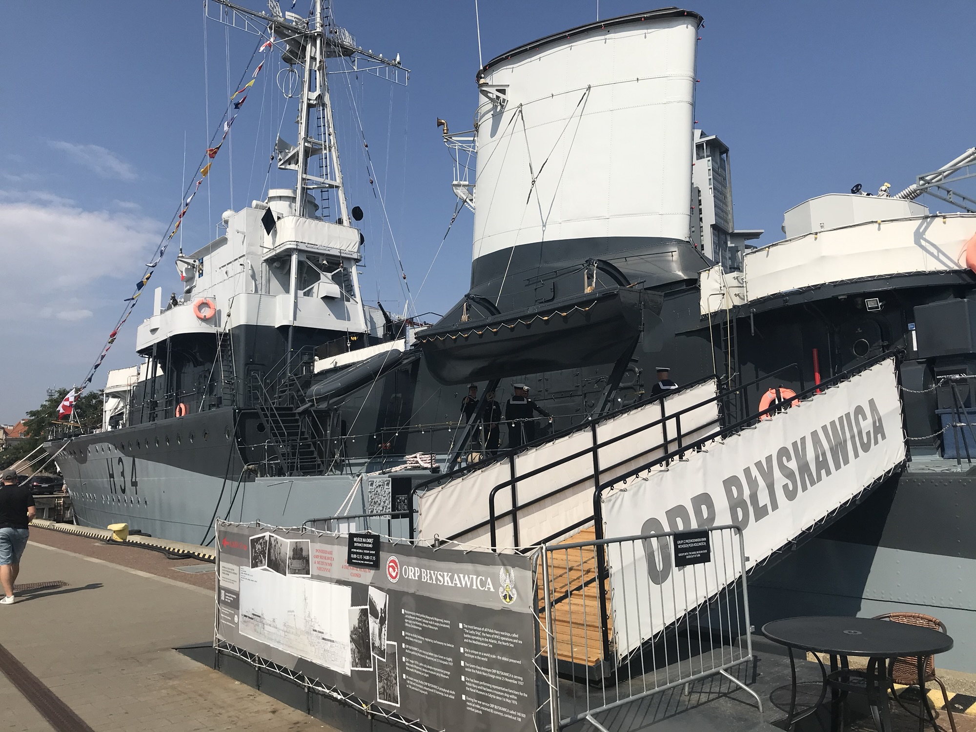 Polish ORP Piorun in defense of Clydebank in Scotland – forgotten