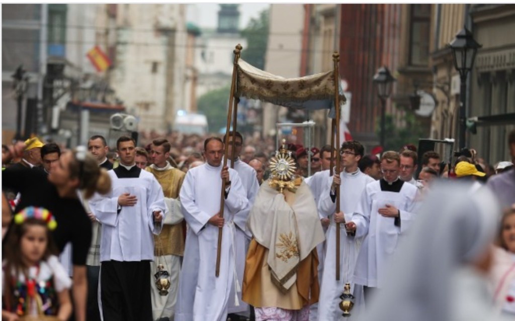 Solemn processions, flowers on the sidewalks and faith in hearts – Poland celebrates Corpus&nbsp;Christi.