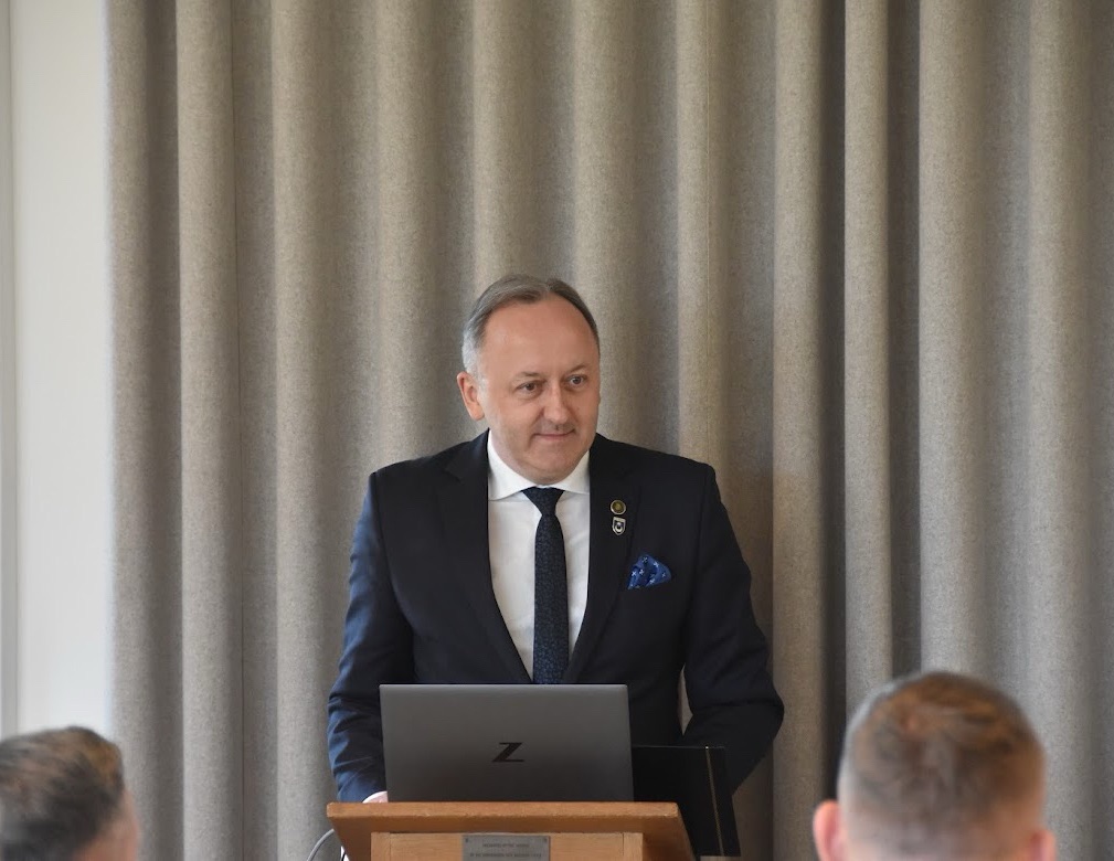 Polish Sue poleca: Wyjątkowe spotkanie o zbrodni wołyńskiej w Bibliotece Polskiej POSK w Londynie z udziałem dr. hab. Karola&nbsp;Polejowskiego.