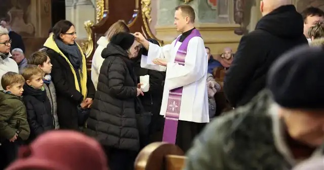 ✝️ Środa Popielcowa – „Z prochu powstałeś i w proch się&nbsp;obrócisz…”