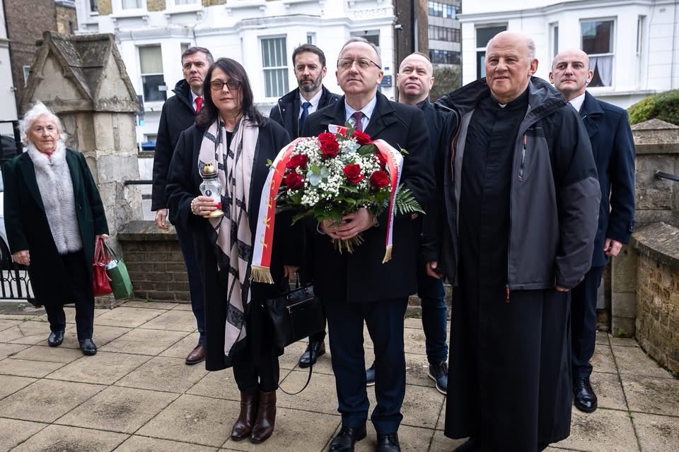 Polish Sue lit a candle of remembrance during the visit of the IPN delegation to London – tribute at the General Józef Haller Plaque and an important conversation about history.&nbsp;🇵🇱