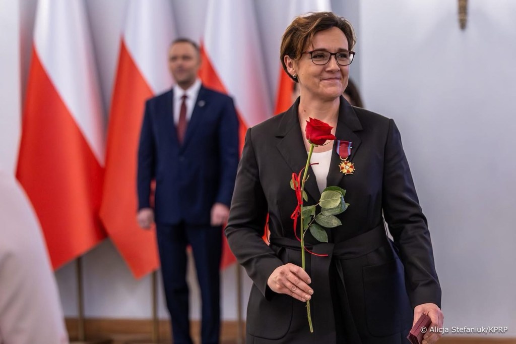 Złoty Krzyż Zasługi dla Adrianny Małgorzaty Garnik – gratulacje za wspaniałą pracę i oddanie polskim&nbsp;bohaterom.