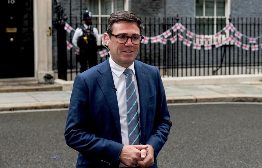 Kolejna wielka zmiana na Downing Street. Andy Burnham nowym premierem Wielkiej&nbsp;Brytanii.